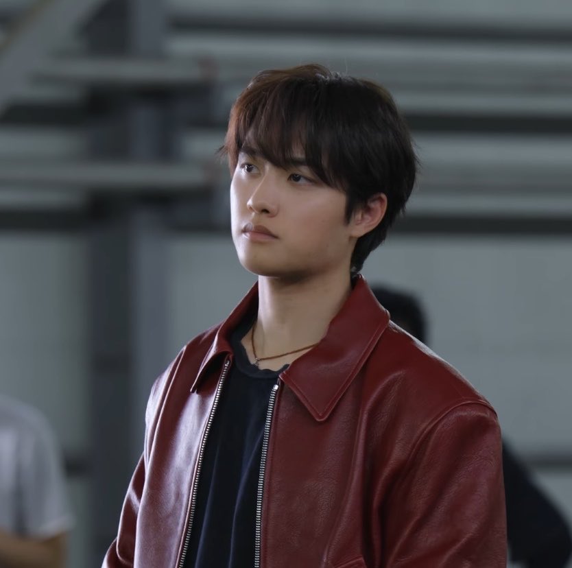 dohjjonku's tweet photo. Jacket off vs jacket on https://t.co/GVGU48fKdb
