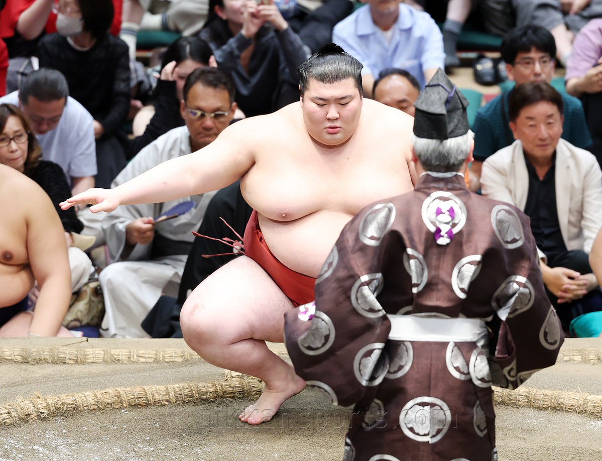 Ichiro_SUMO's tweet photo. 秋場所10日目終了時
１敗＝大の里
２敗＝熱海富士、藤ノ川、金峰山
３敗＝安青錦、美ノ海、朝乃山、宇良、時疾風
https://t.co/RlbRrh6OPa https://t.co/aZoV1ubGGv