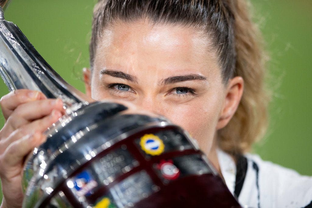 NJanfren's tweet photo. 10 finais SEGUIDAS de campeonato brasileiro para o Corinthians Feminino.

Mesmo enfrentando salários e direitos de imagens atrasados!

E elas passam por cima da crise, do caos político e honram a camisa do clube.

Falta o time masculino deixar de desculpas e fazer o mesmo... https://t.co/ttR0yzhlJ3