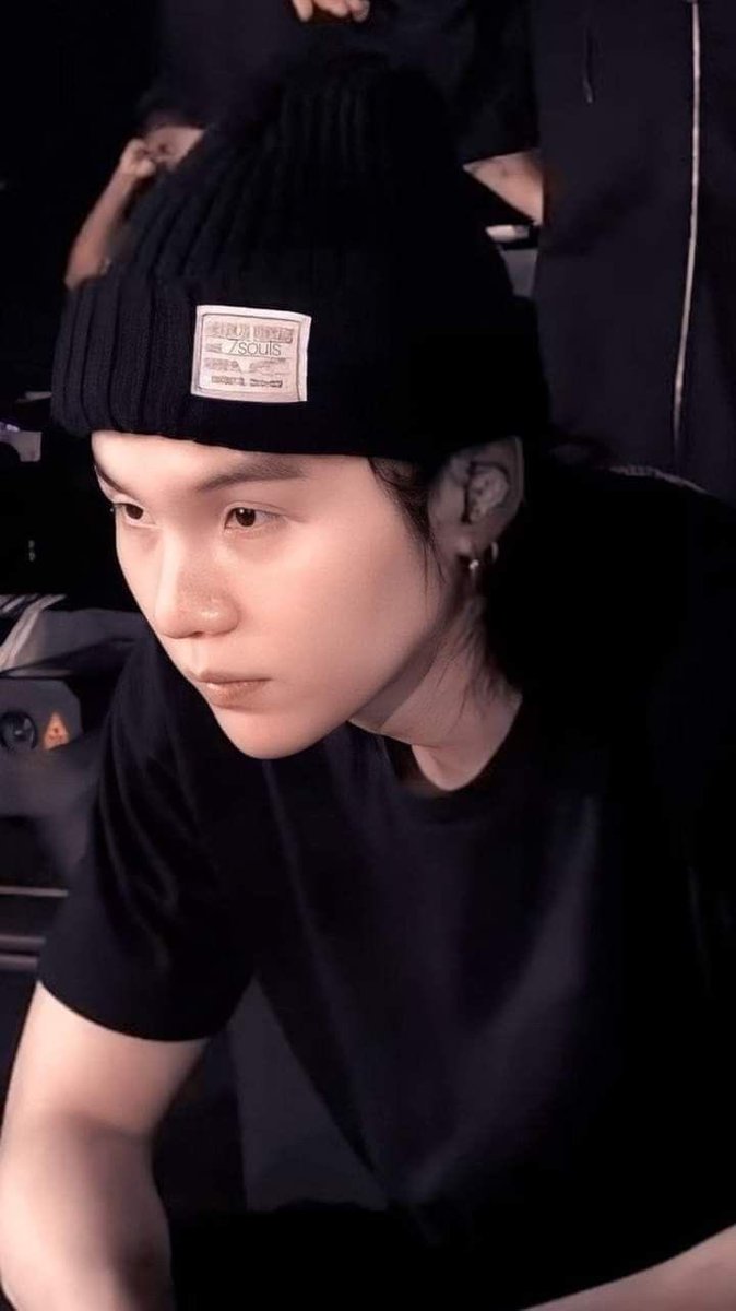 myg_myluv's tweet photo. Yoongi looks slightly hotter with a Beanie https://t.co/4OE3qLKN0B