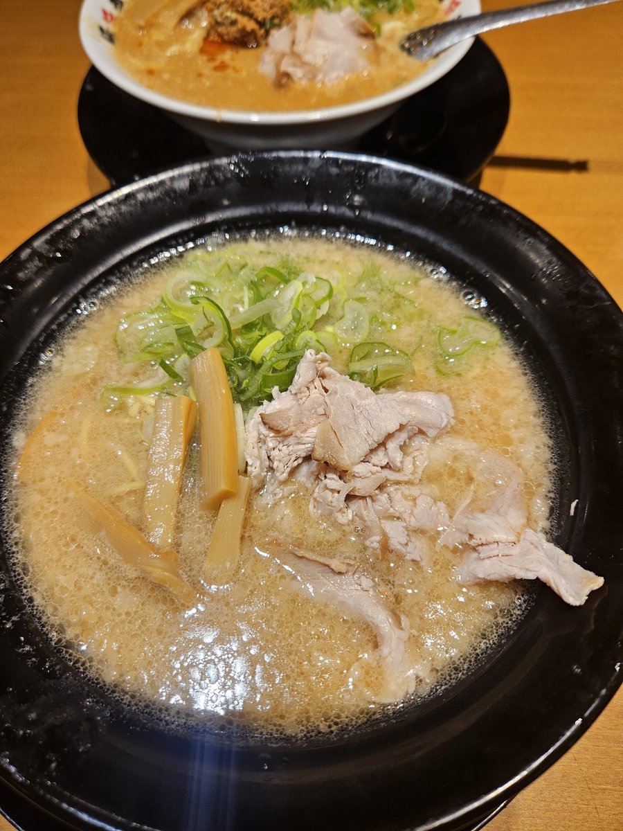 otamaraamen's tweet photo. 一刻堂美和店にて、一刻こってり、連れは一刻味噌に黄金トリオ(餃子、チャーハン付き)
ちょっと体調悪かったけど、ペロリとたいらげました😅
美味しかったです😋
チャーハンと餃子、画像わすれました💦
 #一刻堂  #ラーメン  #餃子   #チャーハン https://t.co/fvufvklUbW