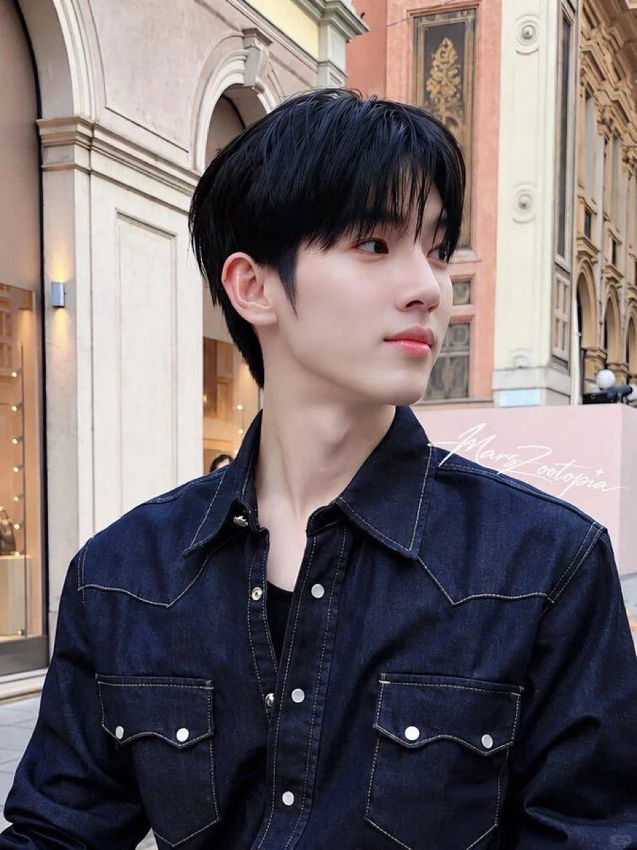 ning_ismy's tweet photo. Milan feels like the perfect city for Park Siwoo’s calm and elegant image.

#SIWOO_IN_MILANO
 #PARKSIWOO https://t.co/5MMjJQbCEw