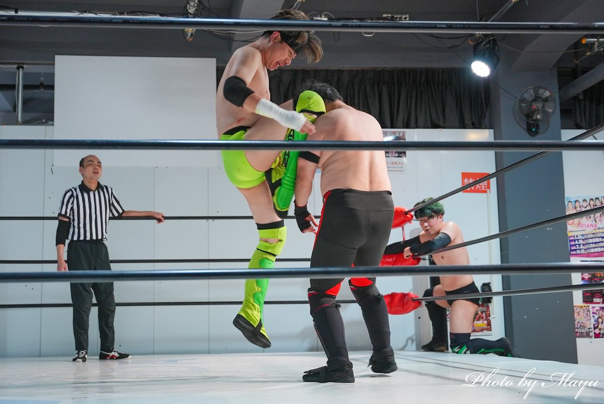 mayu_ust's tweet photo. #RAW93 
セミファイナル②

[SINDICATE]
鴉野ショウ &amp; SUMA(AZW)
                     vs
藪木つとむ &amp; 524(W.I.N) https://t.co/Ns4jK85wDo