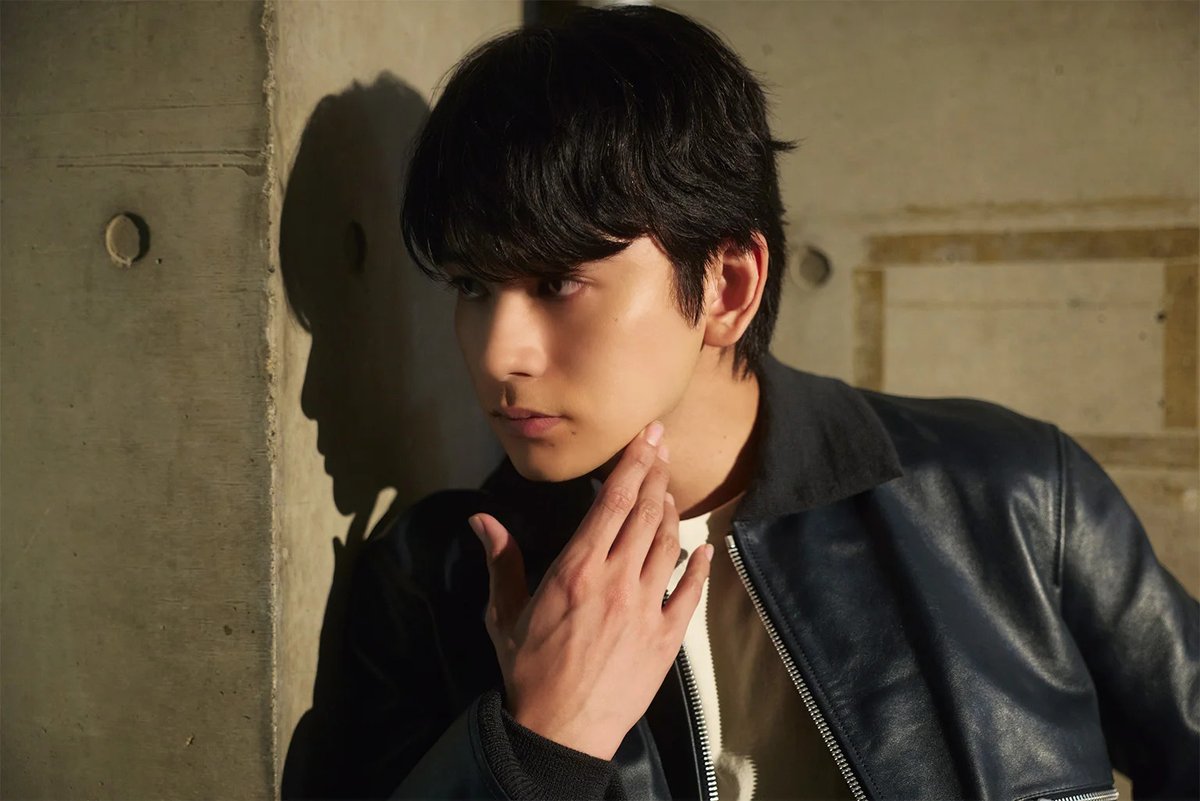 voicexist's tweet photo. damn even his silhouette is handsome 🫨 https://t.co/n4XVPX0QOO