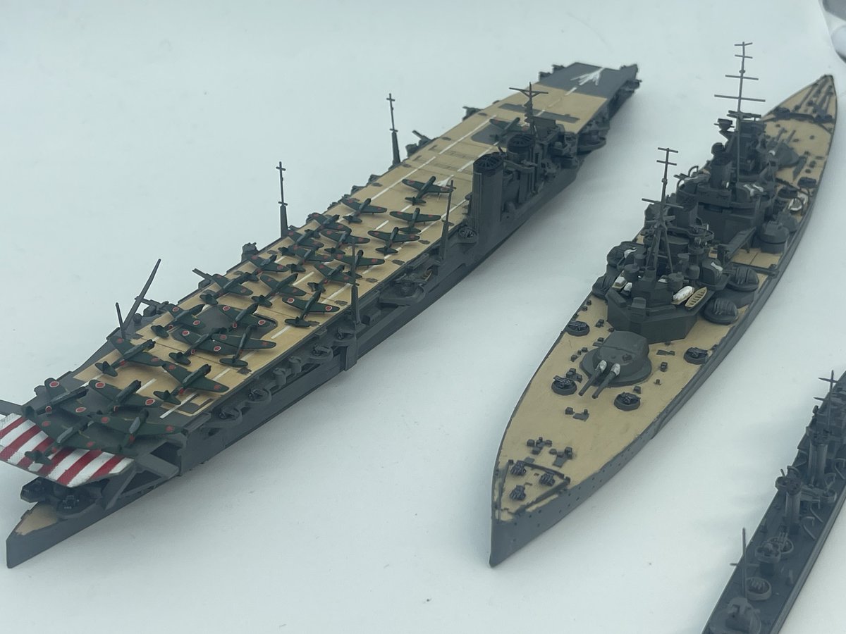 hatihatimoto's tweet photo. 太平洋戦争ZQ uuuuuuX
太平洋戦争開戦直前
異なる世界を見た南遣艦隊司令官小沢治三郎擬装情報を流し英国東洋艦隊の出航を送らせシンガポールセレター軍港内で艦隊を撃破、東洋艦隊の鹵獲に成功し
改装された鹵獲艦隊という史実にはなかった戦力をもって太平洋で激戦を繰り広げる！
#架空艦
#艦船模型 https://t.co/1E0cVwQG42