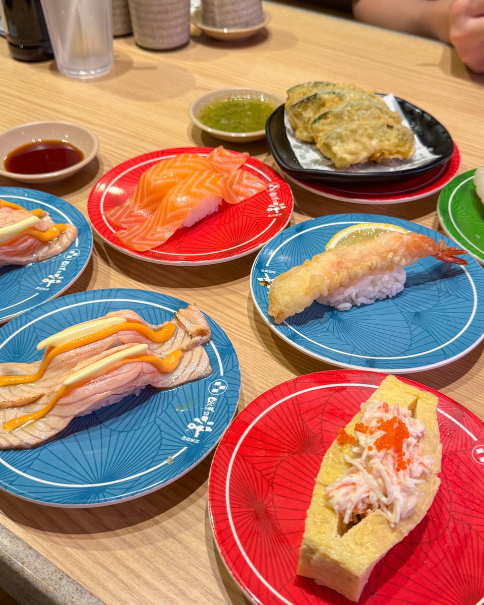 Hamkdy_'s tweet photo. มาทันช่วงกิจกรรม aura x katsu midori พอดีเลยย เพิ่งเห็นคนในทวลงไป5555555 สนุกนะ เป่ายิงฉุบชนะเชฟได้ฉีดหน้า ฉีดโบฟรีเลย เห็นคนข้างหลังได้คือฟินแทน🫪🍣 มื้อนี้=0 บาท (เห็นว่ามีแค่ ศ ส อท เฉพาะเดือนกันยานี้ค่า) https://t.co/2x5IdVIKFB