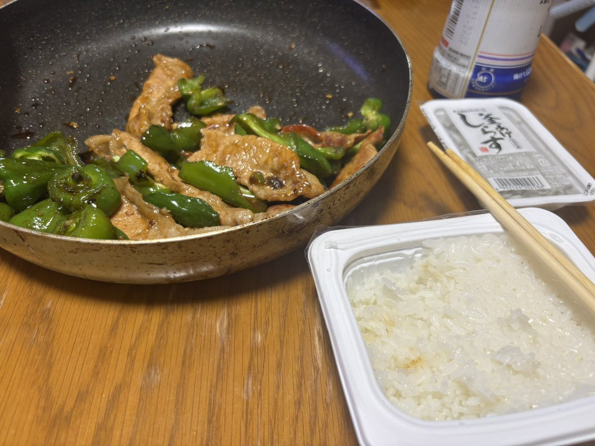 rotteldamcoin's tweet photo. 極限洗い物節約飯
洗い物は鍋菜箸のみ。
ピーマンは手でちぎって投入、へただの種なんて取る必要ないない🙂‍↔️

作成時間5分ぐらい。 https://t.co/b9ZUYCCzVy