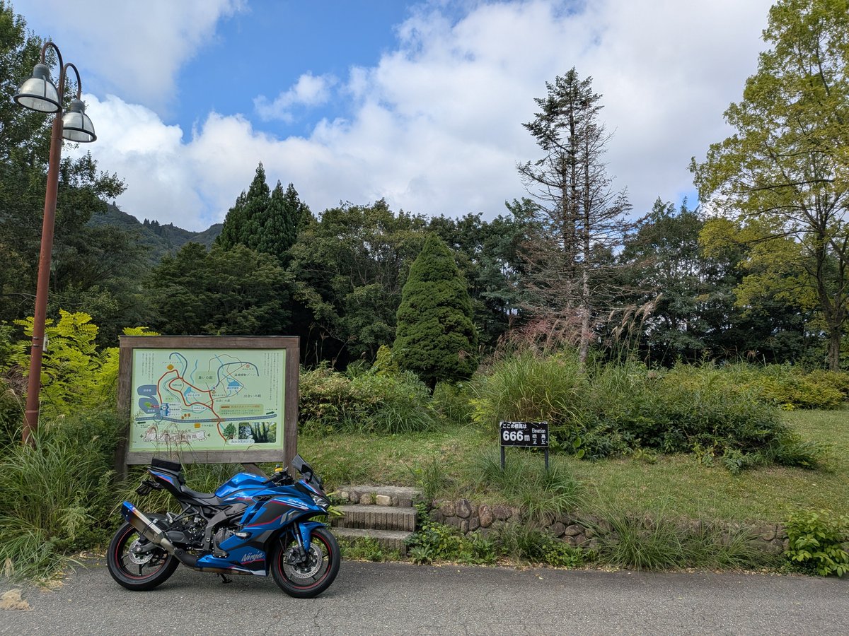 ClashHigh's tweet photo. たじま高原植物園行ってきました🏍️
めちゃくちゃ自然豊かで癒されてきました🌳
但馬牛を使った料理も美味しすぎてヤバイ😆 https://t.co/WjRMsG5oSe