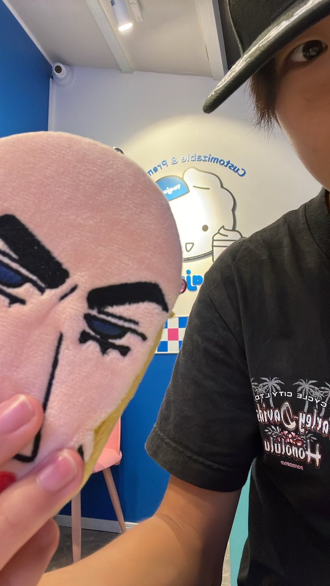 JHJ74qi's tweet photo. 学校の友達とヨアジョン食べに行ったよ~‼️
最近気に入ってるマカオちゃん連れてきた🟡
#bmgate https://t.co/BcYmJFx5FD