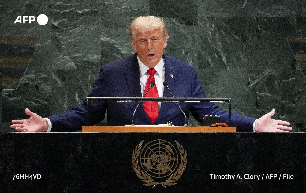AFP's tweet photo. 🇺🇳 US President Donald Trump is expected to claim he is winning both on the battlefield and as a peacemaker Tuesday in a speech to the United Nations overshadowed by growing spillover from his stalled war against Iran. 
➡️ https://t.co/poe0nCe4S3 https://t.co/RbBGT3NaW5
