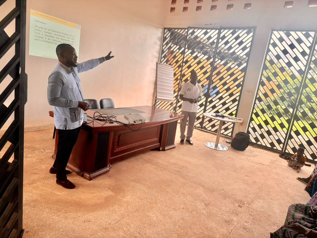 BigALI2000's tweet photo. Le Fonds National de la Finance Inclusive (#FNFI) a formé 150 bénéficiaires à #Djarkpanga sur la gestion des ressources, la maîtrise des dépenses et la planification financière afin d'accompagner les bénéficiaires dans la gestion durable de leurs activités.

#Mô #Togo https://t.co/8URVYDvDIL