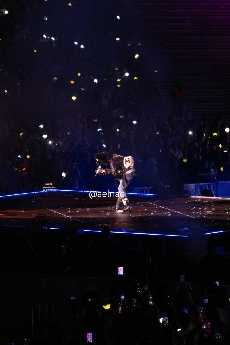 aelnae_'s tweet photo. managed to sneak my compact camera into BIGBANG’s concert 😼 wish i’d taken more pics tho :(

#BIGBANG #빅뱅 
 #GD #GDRAGON #지드래곤 
#TAEYANG #태양
#DAESUNG #대성
#BIGBANGinPARIS
#COSMOS_WORLD_TOUR_IN_PARIS https://t.co/q8ff40nVId