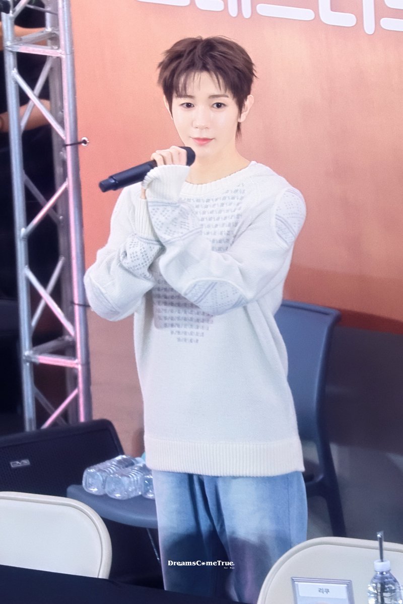 R0804dct's tweet photo. 260922 코엑스 크록스 공팬

#료 #RYO #リョウ
#NCTWISH #엔시티위시 https://t.co/uFRlgqFPkh