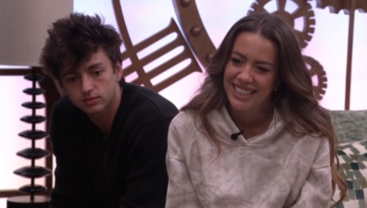 rbbq's tweet photo. Things You "Need To Know" - Day 77 #BB28

1. Melody is evicted 2-1 after Devens breaks the tie
2. Taylor wins HoH
3. They all understand that the week depends on the Power of Veto
4. Taylor nominates Dee and Drew

What To Watch For Today:
- Power of Veto Competition https://t.co/a8hDmUEvaV