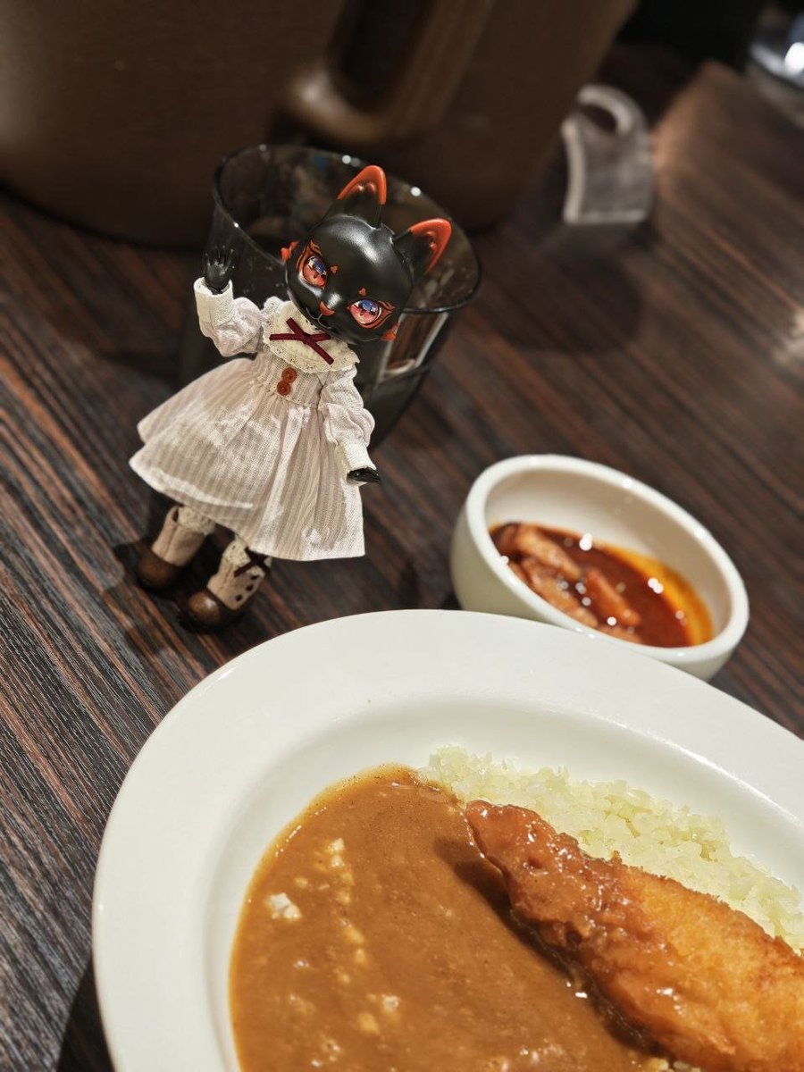 yumkeks's tweet photo. Essen gehen beim Coco's Curry mit meinem süßen Capsule Doll Fuchs Mädchen (*˘︶˘*).。.:*♡ 

🗓️ 18. Juni 2026

#カプセルドール #capsuledoll #Obitsu11 @CAPSULE_DOLL https://t.co/v3noaIG48D