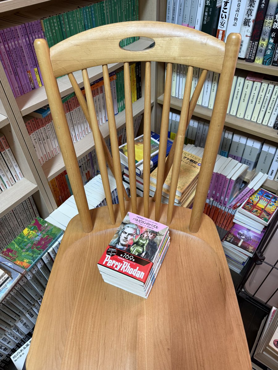 VZlHaHj18EPuhct's tweet photo. 1万円あればローダンシリーズが
←昭和なら35冊買えるけど
　　　令和なら6冊しか買えん！！→ https://t.co/oYQws1XoRH