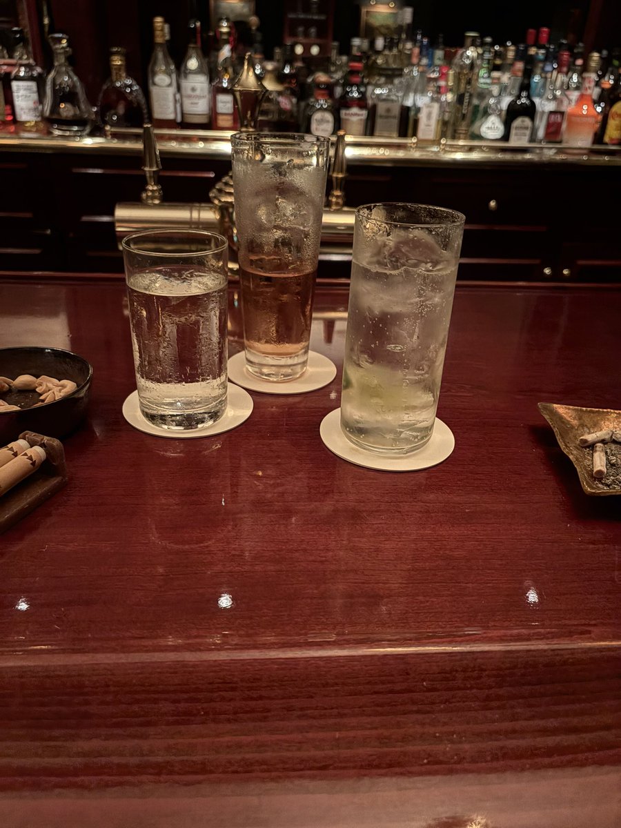 AQUAlhtx's tweet photo. BARで飲んだ。
美味しいね https://t.co/uwwa08waPC
