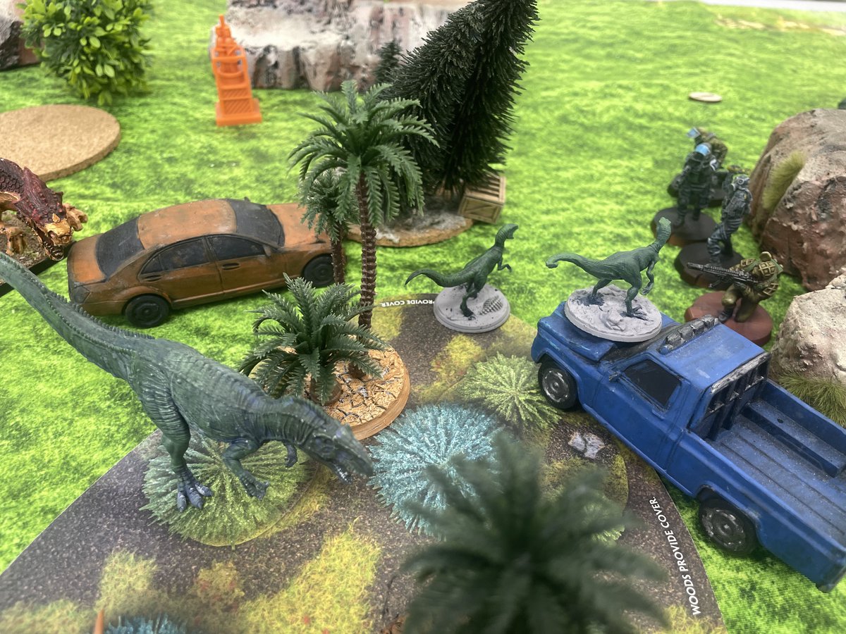 hondaramon40k's tweet photo. 協力型ダイナソーパークミニチュアゲームWE PLAYED GODを遊んだよー！
ジャングル作れて楽しい https://t.co/rhn7S6U9bq