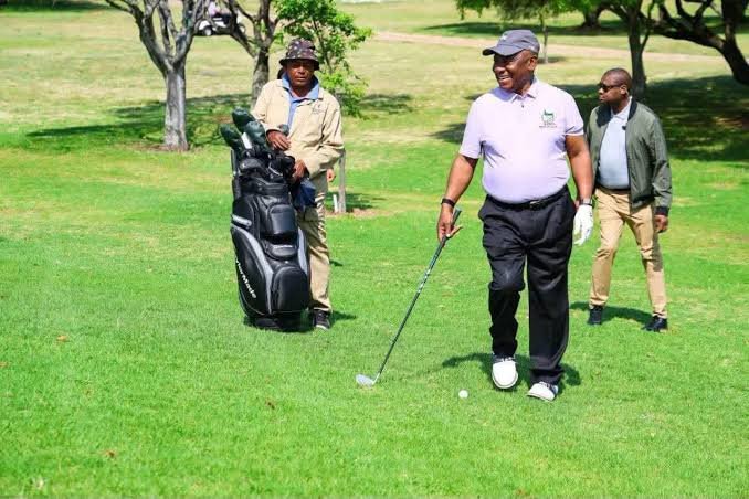 Brettbenraphael's tweet photo. So what's CR doing playing golf yesterday hours after he was booked off because he was so darn ill... Surely if you well enough to pay golf you well enough to clear your inbox and sign off on matters as your first priority? https://t.co/TTZFTwOA6w