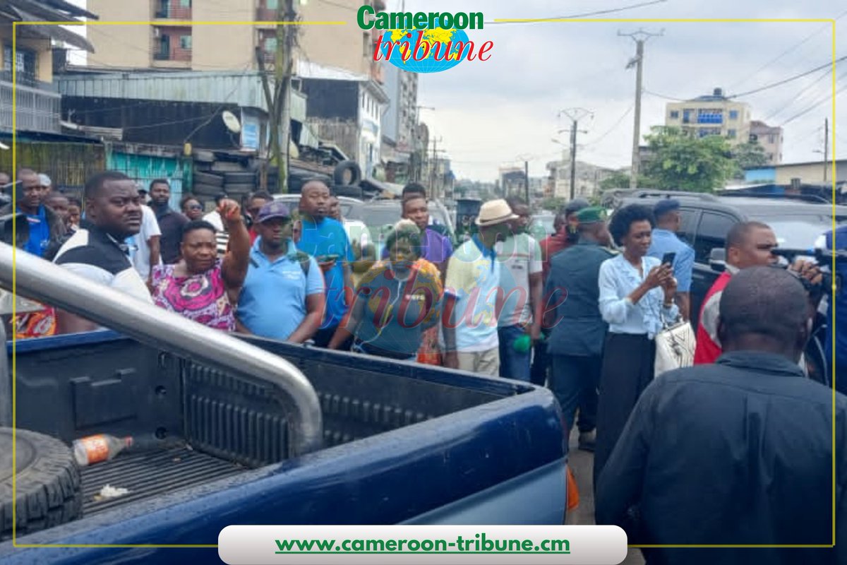 CamerounTribune's tweet photo. Décès d’une élève au collège De La Salle : les enquêtes suivent leur cours
Le gouverneur s’est rendu ce jour auprès de la famille d’Ozanne Moukoko Essoe, élève de 5e A au collège De La Salle, décédée le 18 septembre.
#CameroonTribune #Douala #DeLaSalle #Enquête https://t.co/QLpNrxjXvP