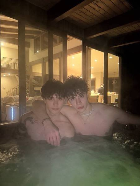 LaTozhx's tweet photo. Carlos Alberto &amp; Apolo Rivera. 👀🔥

Sus videos en telegram:

 https://t.co/cTqvnjM4Yh https://t.co/U6sM6QyM1l