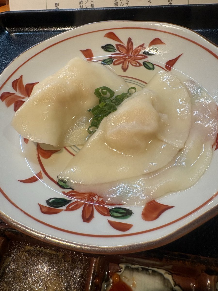 hakkouamazake's tweet photo. 焼き、エビの水餃子、華味鶏の炊餃子、〆の雑炊まで✨餃子好きにはたまらないコースでした😊 https://t.co/wKTDSEa0jS
