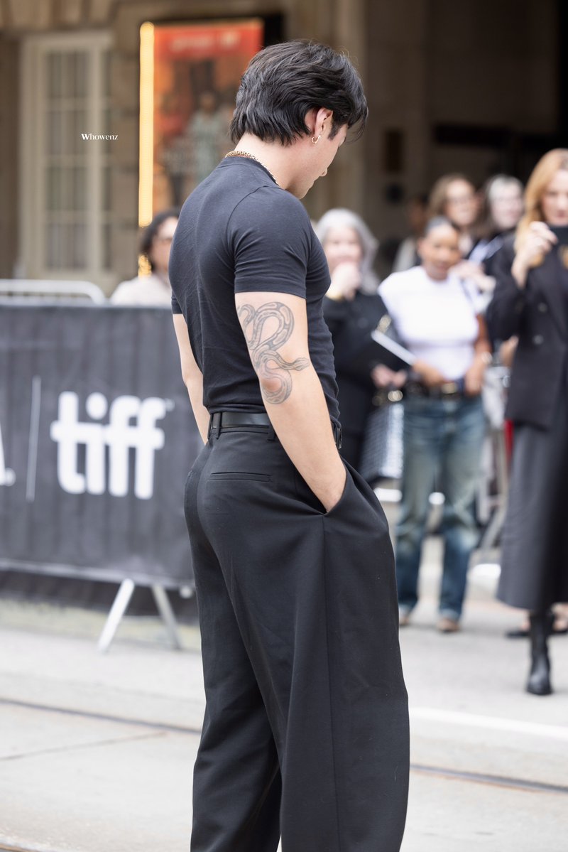 SabbiBou's tweet photo. That back view is truly to die for... damn you lucky Connie ๐ซ #doublecheekedup https://t.co/08e0b5qCDX