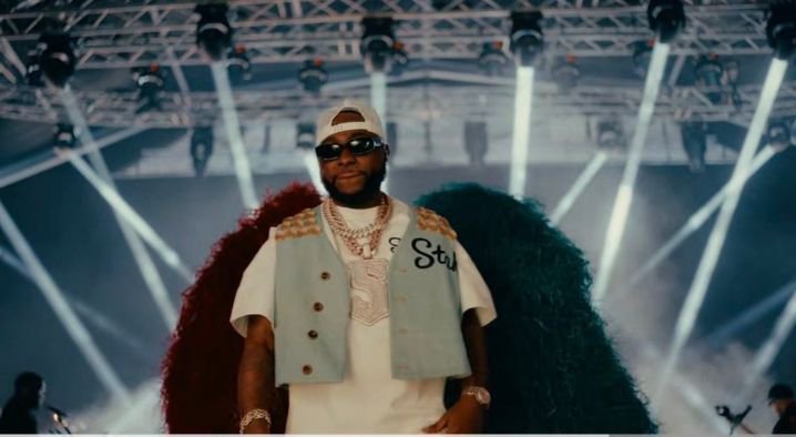 MeOwoloiyi's tweet photo. Davido's "CHAMPION SOUND" ft Focalistic has surpassed 28M streams on Spotify https://t.co/w0UKC5Y392