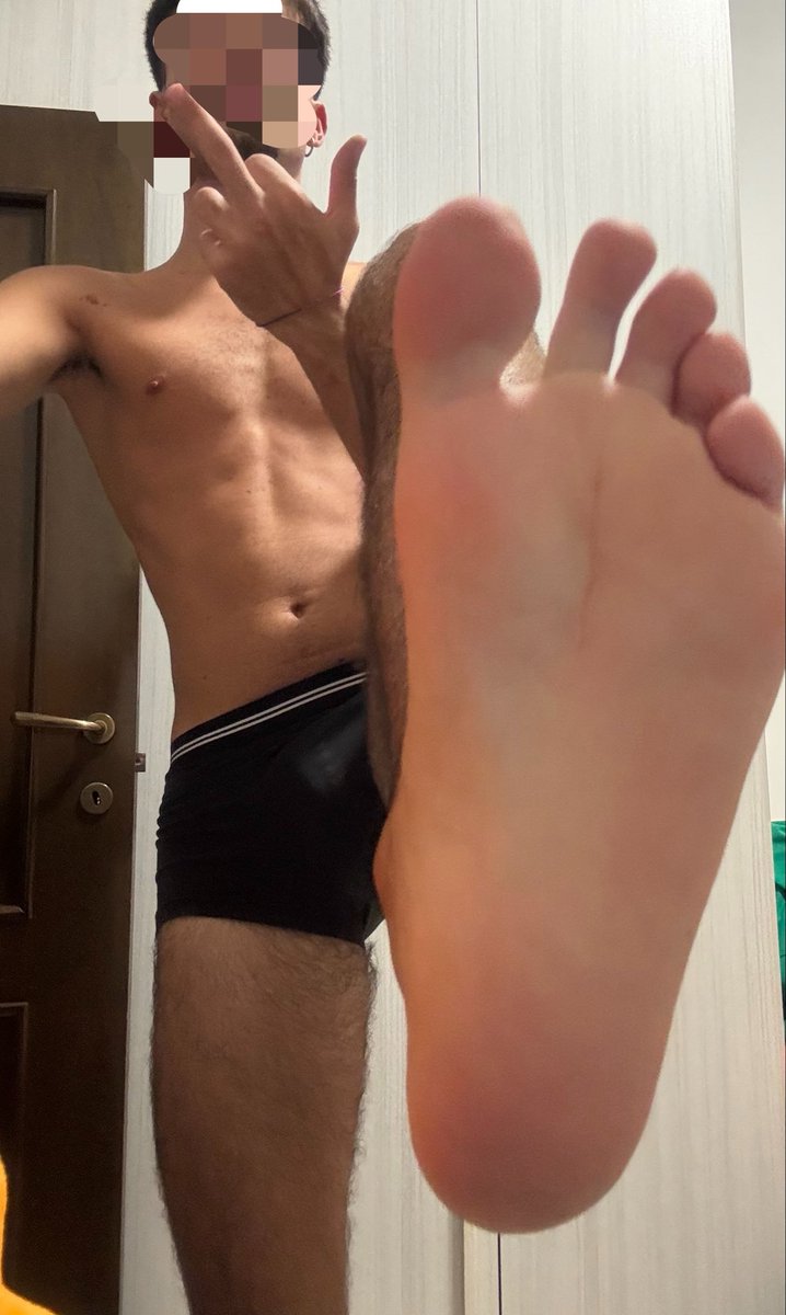 alealphamaster's tweet photo. 1 or 2 ? 😈🙈 ⬇️ 

#cashmaster #cashslave #paypig #feet #atm #findom 
#malefeet #dirtysocks #masterfeet #findom
#feetmaster #footworship #moneyslave
#smell #nikeboy
#findom #cashslave #findom https://t.co/Q5G1AHePDO