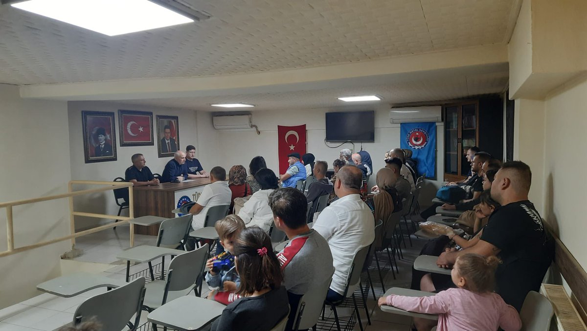 baytur1974's tweet photo. Kıymetli üye,eş ve çocukları ile yeni bir Didim eğitim semineri öncesi bir aradayız.
Üyelerimiz mutluluklarını bizlerle paylaşırken Türk Metal Sendikamızın Güçlü Vizyoner Lideri Genel Başkanımız Sn Uysal Altundağ’ın önderliğinde yalnızca bir sözleşme değil sosyal yaşam alanlarında sunduğu tüm imkanlar için teşekkürlerini ilettiler.

#BizTeşkilatımızla
#BizLiderimizle
#BizBüyükBirAileyiz
#BizTürkMetaliz  

#LiderUysalAltundağ

#BigaTürkMetalEmkiçileri