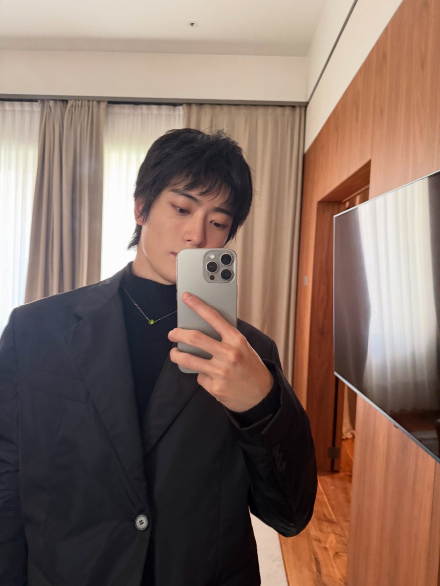 aquariusjjh's tweet photo. 260922 _jeongjaehyun #재현 인스타

getting ready
#Prada #PradaSS27 @prada https://t.co/eh66CHQSbh