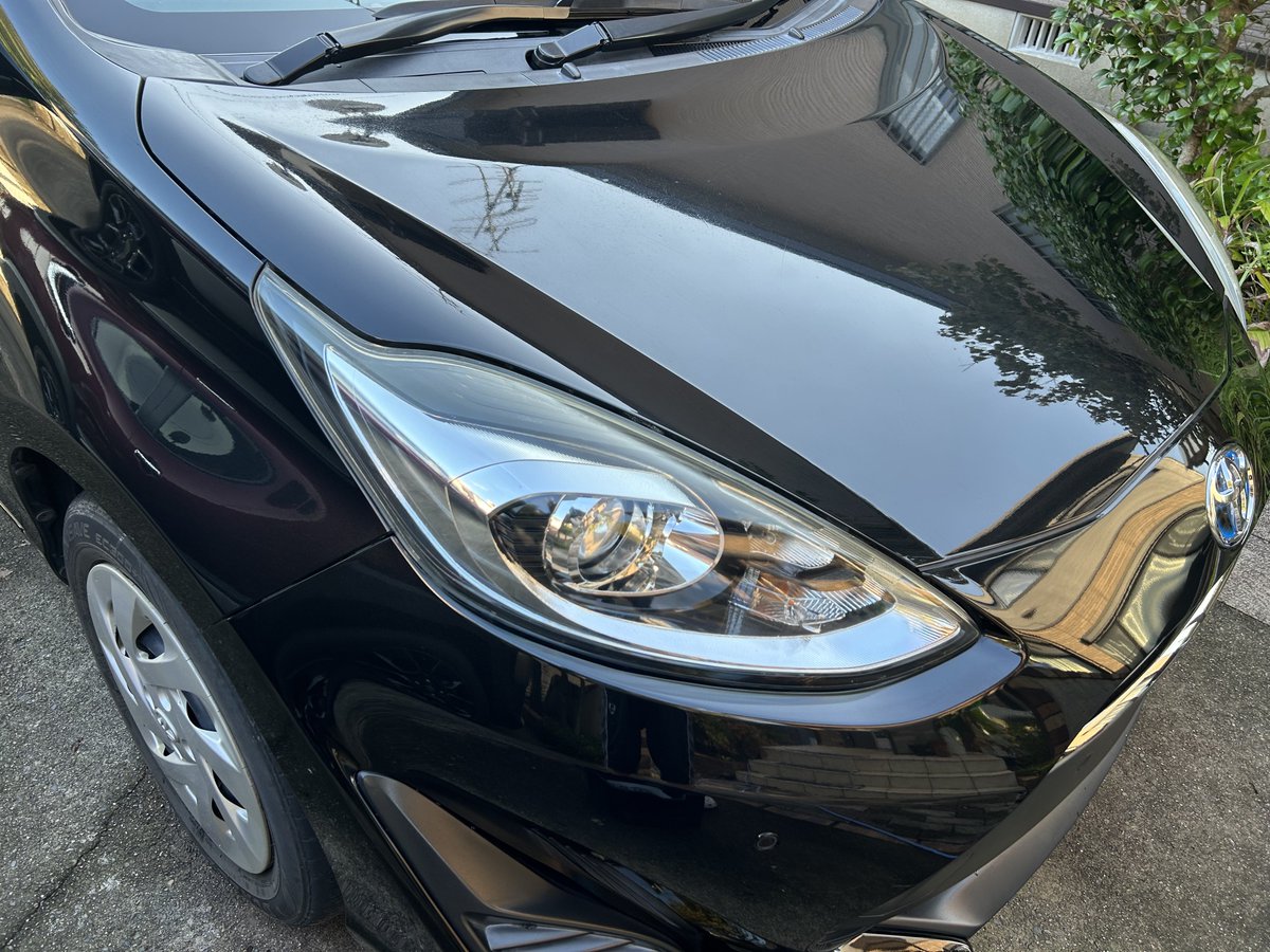 9ri_i's tweet photo. 日曜日の洗車 アクア
出張とかあったので約1ヶ月ぶりの洗車。
ガレセラさんのV4シャンプーしつつガレクラさんのTFRで汚れ除去して濯いで拭き上げし、カルナバジュースでコーティングです。
この1ヶ月、台風や雨風が強く結構汚れてましたが洗車して黒艶復活✌️
#garageklein https://t.co/fFaEYchbtn