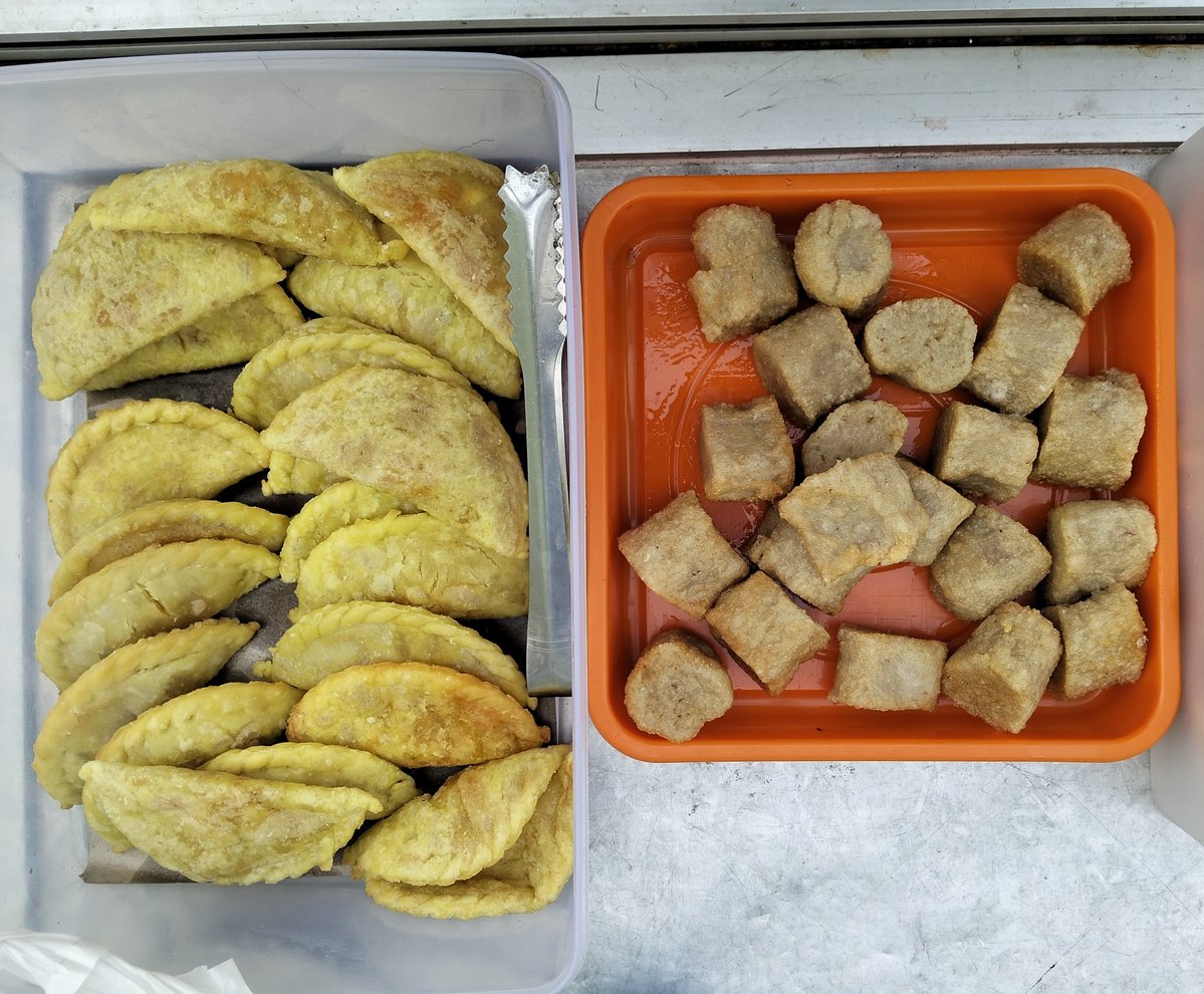 nusaibaclarissa's tweet photo. Help RT 
Bantu Nusa larisin jualan nusa 
Nusa lagi butuh uang buat makan dan kebutuhan lainnya
Nusa jual cireng+pempek+piscok 
Harga 1k
Buat yang mau berbagi boleh DM nusa ya 
Nusa butuh banget bantuan
Ramein ya kak 🙏 https://t.co/7orRQmq7mY
