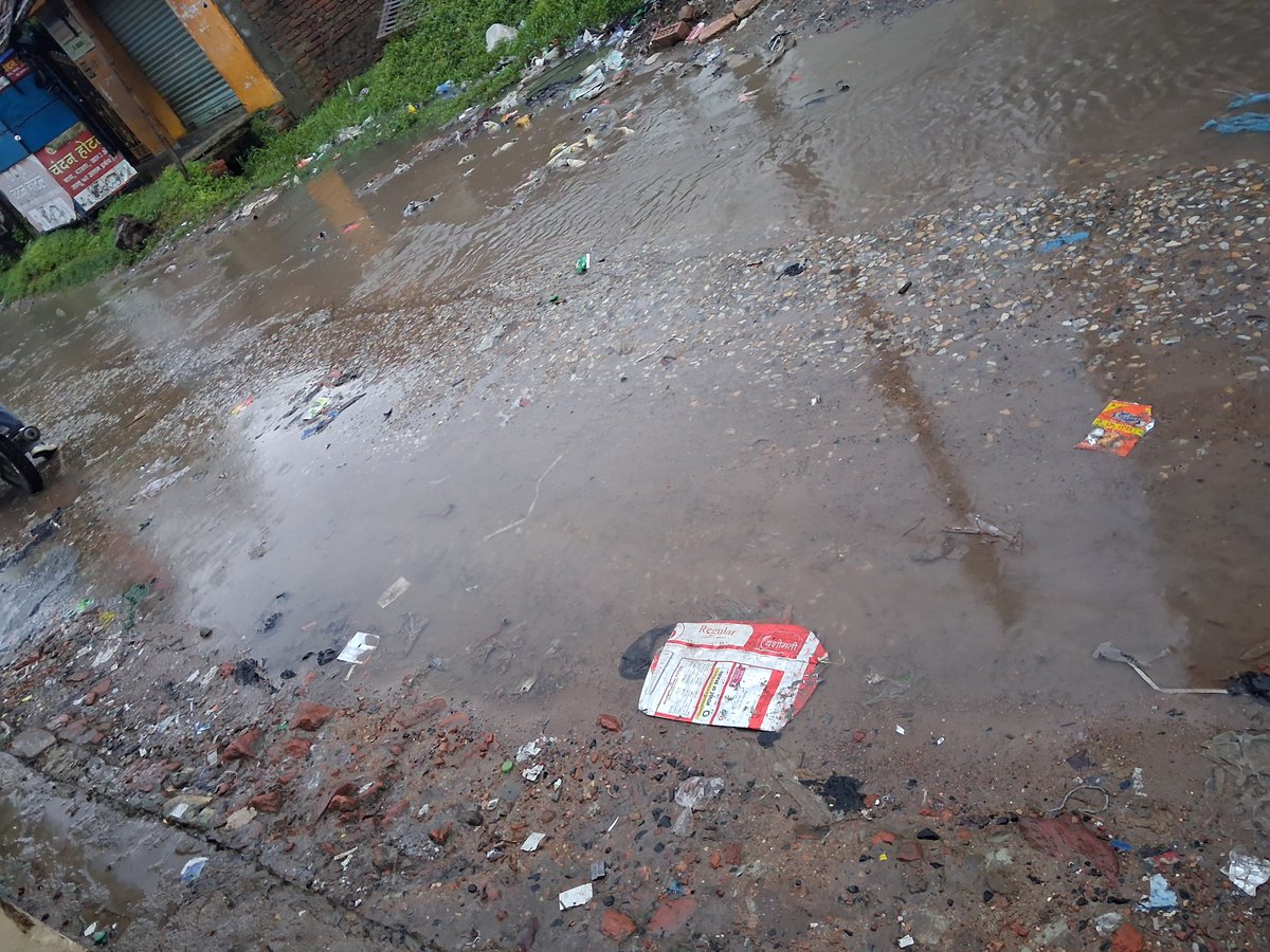 InquilabNow's tweet photo. Municipality ko salute hai 👏
Road par itne potholes aur paani jama hai ki ab lagta hai road nahi, mini swimming pool develop kiya gaya hai. 🏊‍♂️
Development sach mein ground level par dikh raha hai! 😏 #development #BJP4IND #road https://t.co/W77hbChcRK