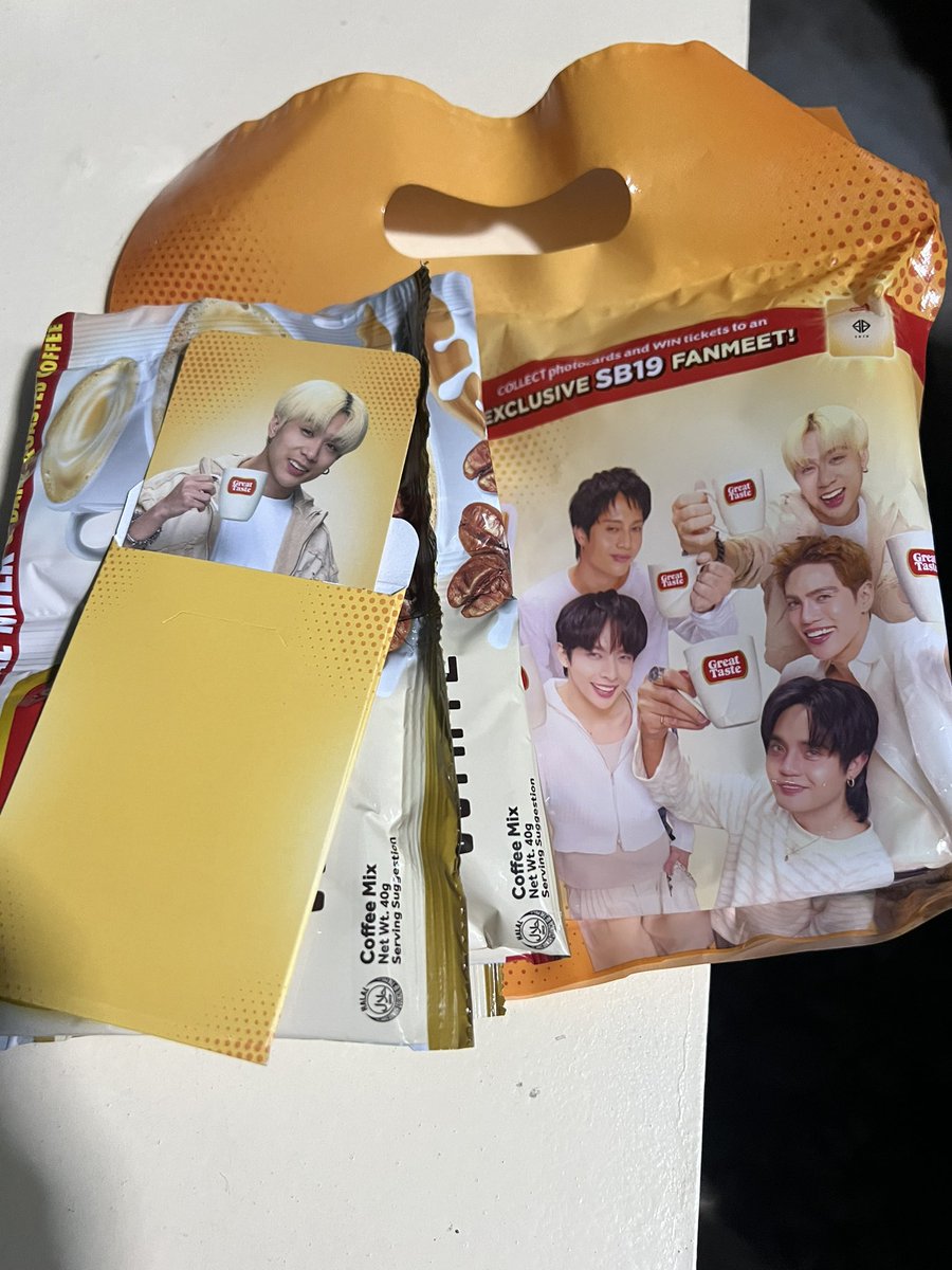 sweet_maldita09's tweet photo. Dumating anak ko galing work...

Anak - may pasalubong ako sayo matutuwa ka

Me - ano un?

Anak - *nilabas GT coffee* diba yan un may picture nila

Me - oo yan un...

Anak - meron pa dun bibilin ko bukas

Me - touch naman ako😭

Ey tuwang tuwa naman ang nanay na itey eh alam na alam ni anak ang kaligayahan ng ina🥰

Pablo bias tlg ako unang bunot ang Josh🤭🤣