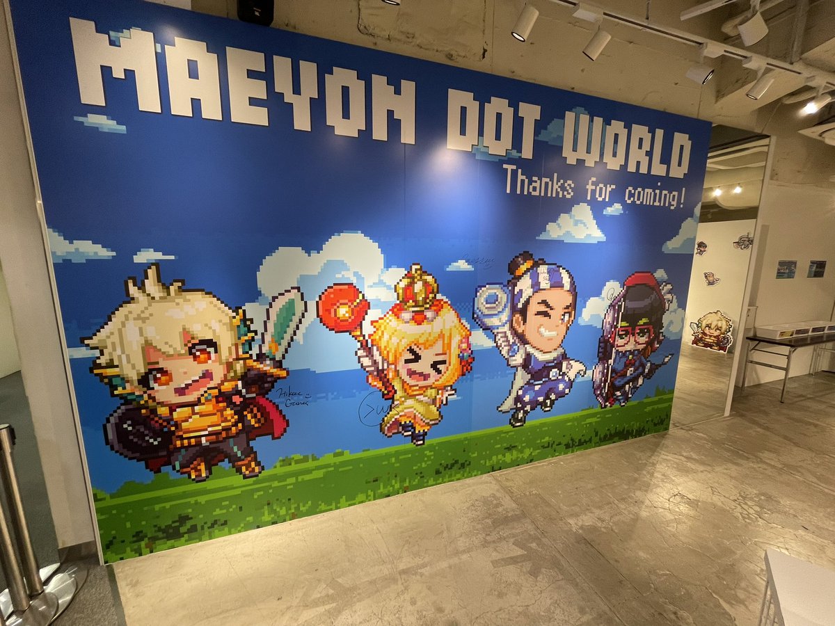 ode_de20's tweet photo. 早上がりというレアイベントを引けたので閉店間際に寄ってきた！
お客さん誰もいない！笑
クリアカード2枚買ったけど2枚とも縦ヒカックさんだった笑 https://t.co/y5IeR2zRdN