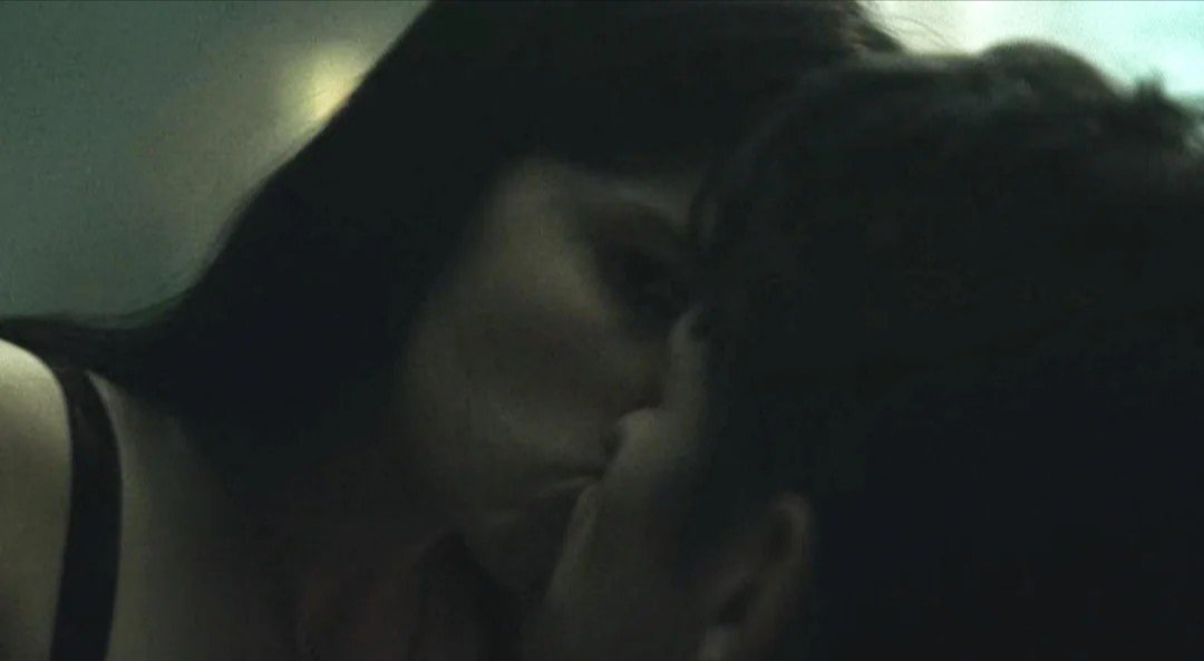 Sksj002's tweet photo. In Obsession, the first time Possessed Nikki and Bear are making out, her eyes are completely shrouded in shadow. 

But if you turn up the brightness, you can actually see that she’s not looking at Bear at all but is instead creepily staring directly at the camera. https://t.co/lA73lgLPYY