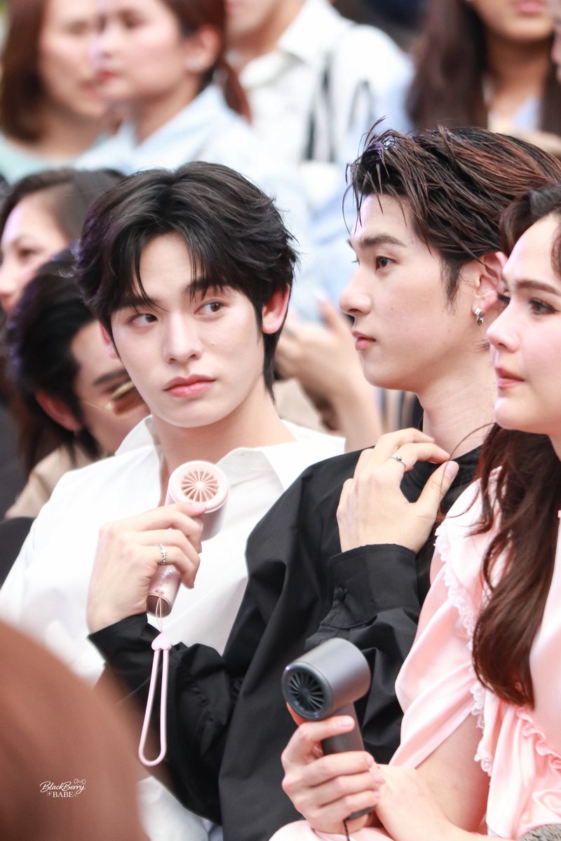BlackBryBABE's tweet photo. 22.09.26 | อิจฉามีfanอยู่ข้างๆ ดูแลดีสูดๆ

FSW ELLE X TTP
#TEETEEPORATEFW26

-ˋˏ✄┈┈ #twnpich #porsuppakarn https://t.co/tHHVbpl5hJ