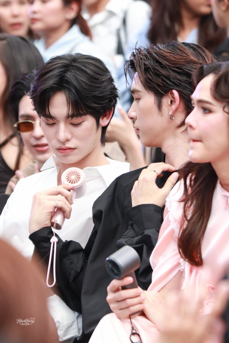 BlackBryBABE's tweet photo. 22.09.26 | อิจฉามีfanอยู่ข้างๆ ดูแลดีสูดๆ

FSW ELLE X TTP
#TEETEEPORATEFW26

-ˋˏ✄┈┈ #twnpich #porsuppakarn https://t.co/tHHVbpl5hJ