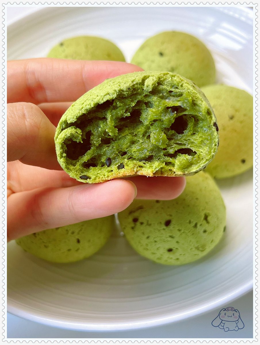 mistt512465's tweet photo. Just grabbed a box of matcha mochi from the new shop downstairs  Soft, chewy and so addictive—sharing with my desk buddy who’s already eyeing mine, oops! Tag a friend you’d split a snack with! https://t.co/HyD6SmbjBI
