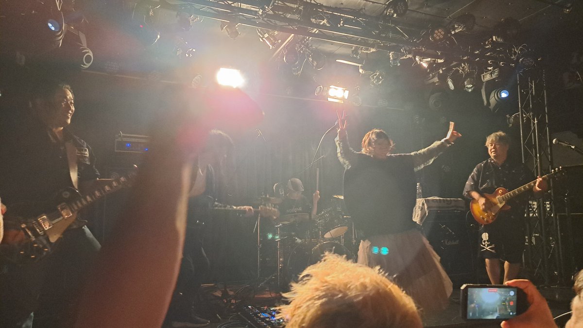 i42WHf3t3nhcHYB's tweet photo. 2026.9.21
#salonkitty #サロンキティ
#rockinsteady
#NORANGE
真貴さんの目には昨日の景色はどんな風に写ってたんだろう。
僕はこんな特別な空間に、その日しか味わえない雰囲気を体感することができて、本当に感謝しています。
泣いて笑って愛に溢れたライブを、これからも楽しみにしています! https://t.co/LdUNHSlwst