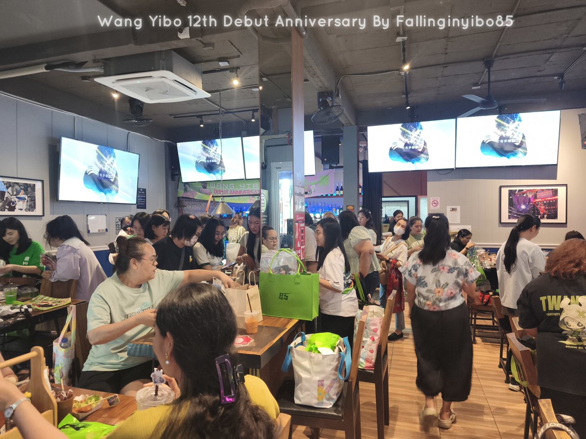 fallinginyibo85's tweet photo. ภาพบรรยากาศงาน #12thFallingInYiBo
ขอบคุณ​ผู้ร่วมงานทุกท่านค่ะ 💚 https://t.co/pZe3KP6FiZ