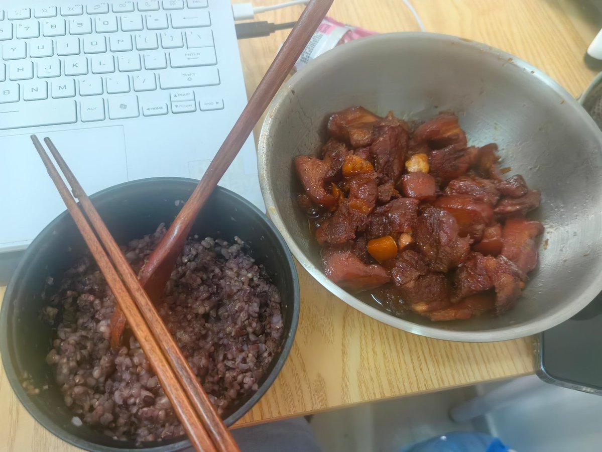 LemPackageMain2's tweet photo. 自己做的红烧肉😋😋😋我真厉害 https://t.co/sVfa8B2yAr