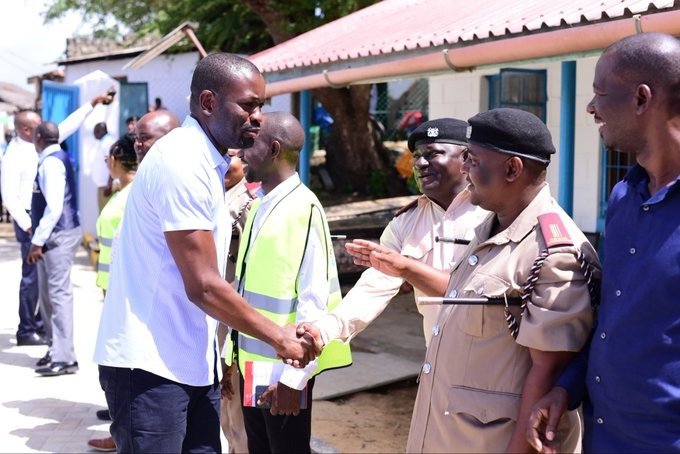 abbiezuena's tweet photo. Today, H.E. Edwin Watenya Sifuna is in Kilifi as the Senate takes its work closer to the people through Senate Mashinani.

The Kilifi Central Fish Landing Project is yet another example of what happens when we don’t follow the law and put people at the centre when doing what may otherwise be good and necessary projects.

A fish landing facility is undoubtedly a much-needed investment for Kilifi’s fishing community. But a good project cannot be separated from the process through which it is conceived, designed and implemented.

When the community feels that their views have been ignored from conception to execution, what should have been celebrated as development can instead leave a bitter taste.

This is why public participation cannot be treated as a box to tick after decisions have already been made.

Today’s engagement is important because the Senate is not just inspecting a facility. It is listening to the people who are expected to use it, benefit from it and live with its impact, fishermen, traders, women’s groups and Beach Management Units.

We must restore participatory democracy where wananchi are not spectators in government decisions, but are at the centre of them.

Development must be done WITH the people, not merely FOR the people.

That is the essence of taking Parliament to the people.

#Sifuna