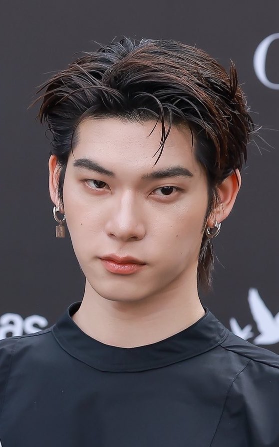 withyouwerebear's tweet photo. เพิ่งเห็นว่าใส่ต่างหูสองข้างไม่เหมือนกัน โคตรหล่อโคตรเท่โคตรแฟชั่นโคตรจะตัวกึงโคตรบาดใจ สาดไปสมาชิก วันนี้เรียกผมว่าพ่อยังคับหนูๆ เฮือกกกกกกกกก

FSW ELLE X TTP

#TEETEEPORATEFW26
#twnpich https://t.co/5uHvyb4AUY