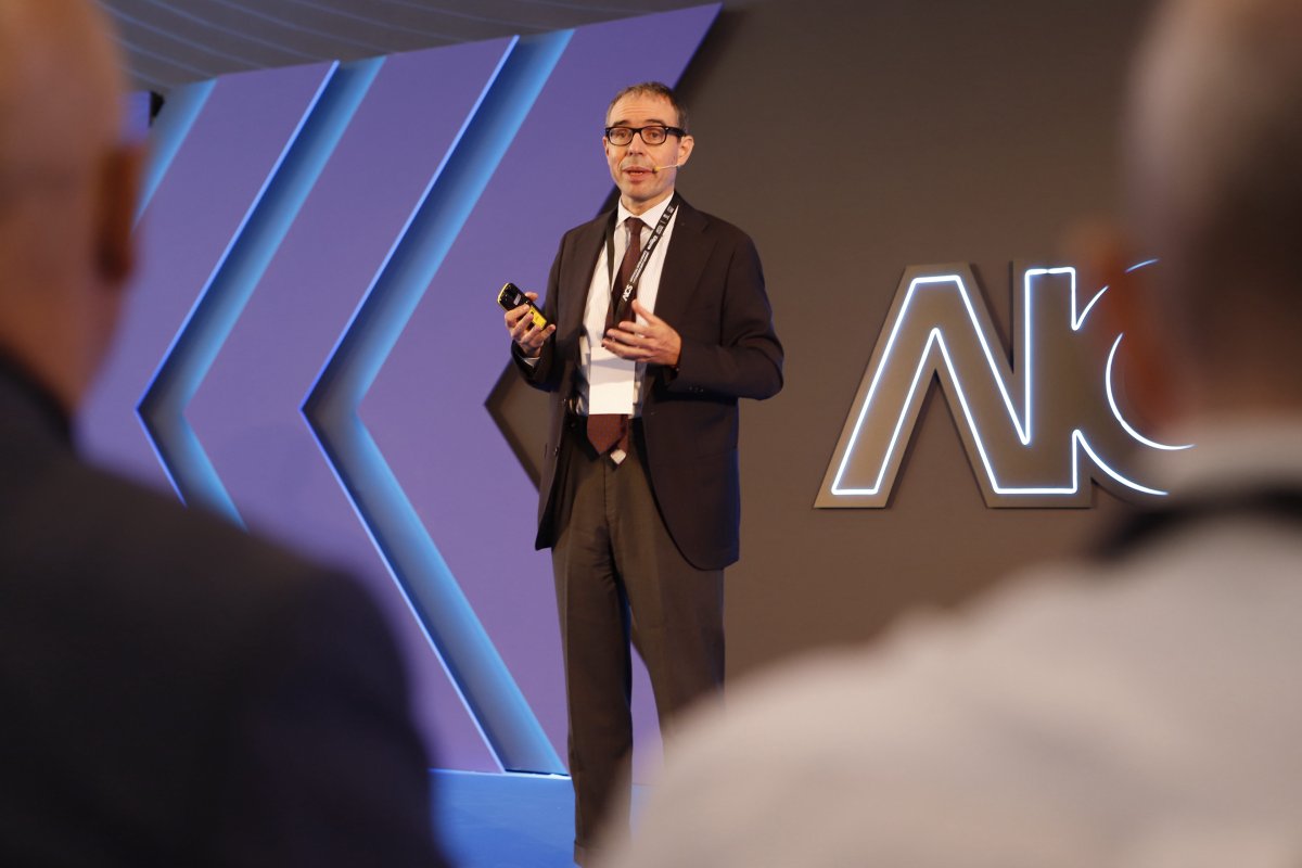 aics_summit's tweet photo. La economía basada en IA está cambiando las reglas del juego.
Manuel Torres, Executive Partner de #Gartner, analiza en #AICS2026 “El Gran Desacople” y el papel de la Inteligencia Artificial como motor de innovación.

#InteligenciaArtificial https://t.co/XKnPAtG9mG