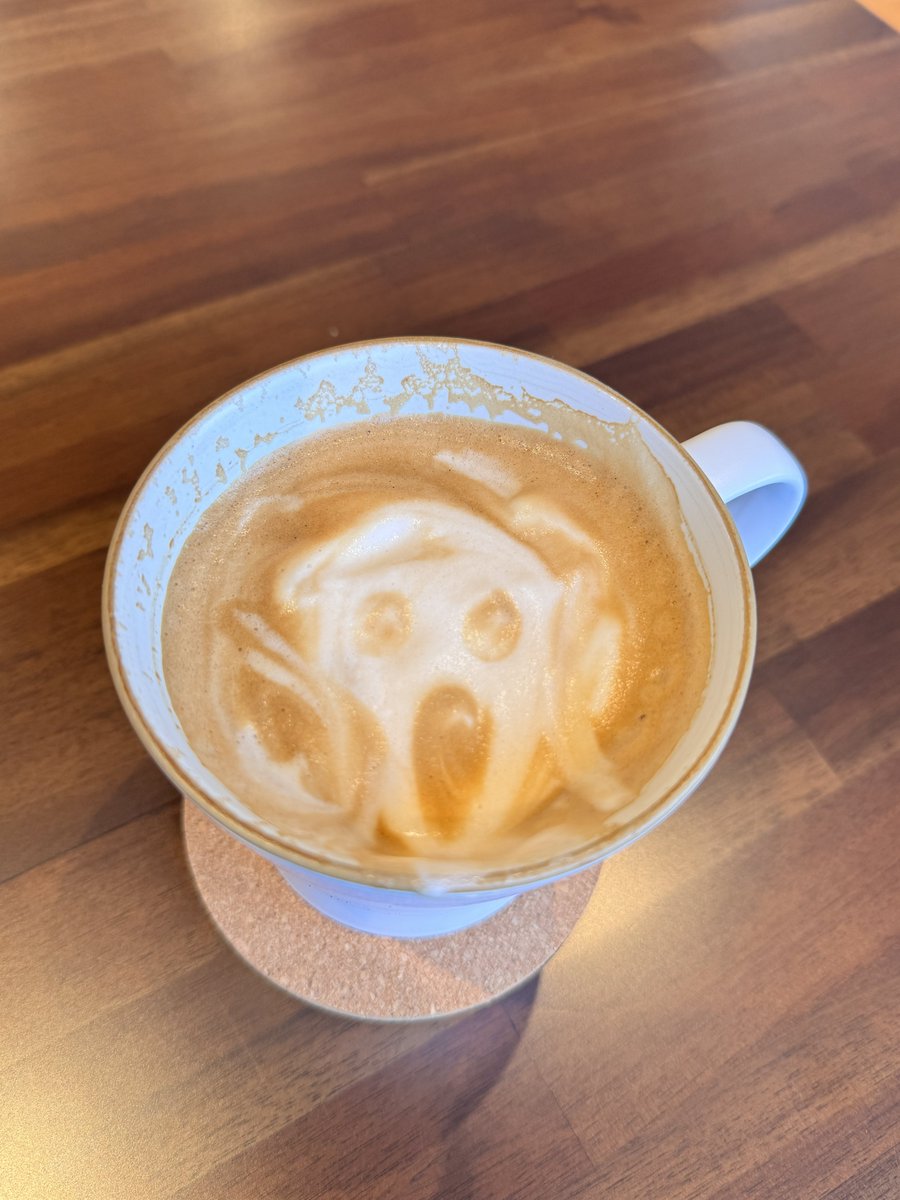 Wuweiium's tweet photo. おしゃれなラテアートをムンクにするクソ客は私。 https://t.co/tP4BqezHQQ