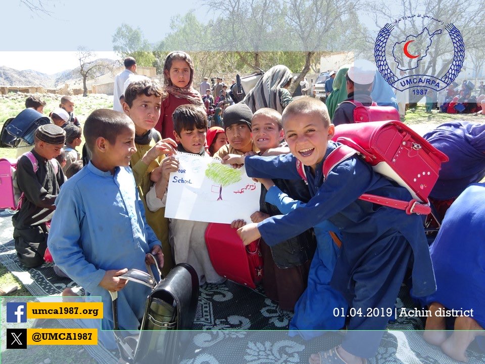 UMCA1987's tweet photo. Year: 2019 | Nangarhar | Afghanistan 
Students celebrate after receiving Japanese school backpacks and stationary. 
#Afghanistan #SchoolMemories #randoseru #Japan #joicfp #Canada #HelpTheNeedy #Education #backpack #School https://t.co/jVRq1qu7KU