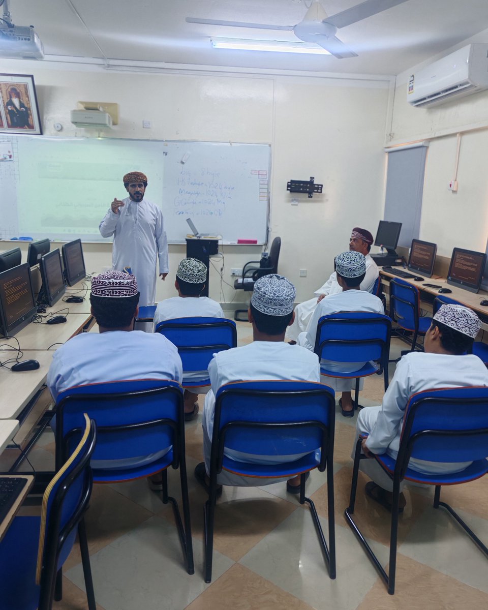 EduGovDkh4603's tweet photo. لقاء تعريفي لبرنامج مسابقة الأمن السيبراني الطلابي للإستعداد والمشاركة في المسابقة
أدار اللقاء كلا من أ. سعيد السليماني و أ. قاسم الهاشمي. https://t.co/eW4D0VpMuZ
