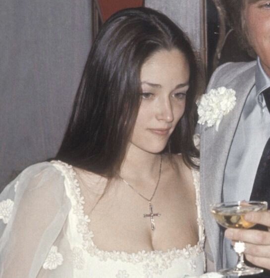 docenevoa's tweet photo. olivia hussey at her wedding, 1971 https://t.co/ndm86rD3dH